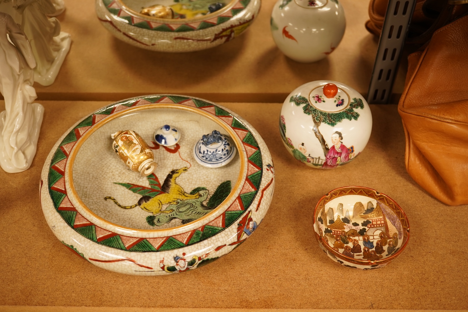 A mixed group of Chinese and Japanese ceramics (6)